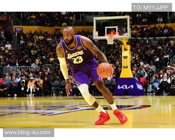 詹姆斯第四节表现惊艳但功亏一篑本场贡献13分5篮板2抢断 詹姆斯第四节表现惊艳但功亏一篑本场贡献13分5篮板2抢断